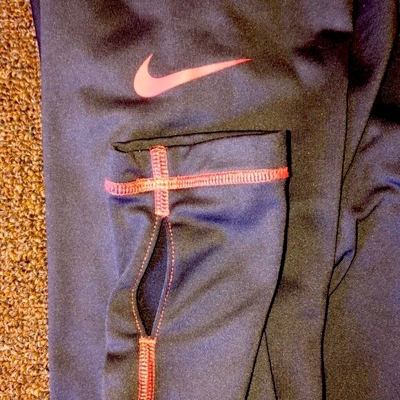 Nike Pro Hypowarm athletic shirt. Small - Picture 3 of 3